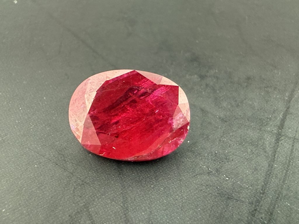 Rubis Naturel sang de Pigeon (1,683 ct)