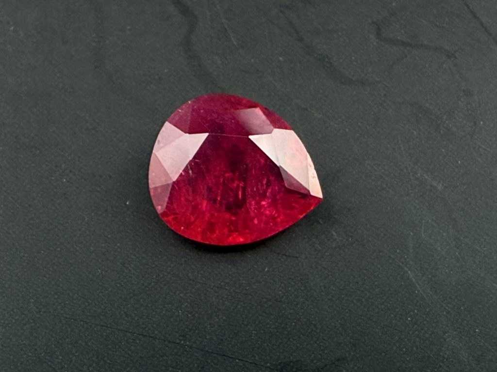 Rubis Naturel sang de Pigeon (1,165ct)