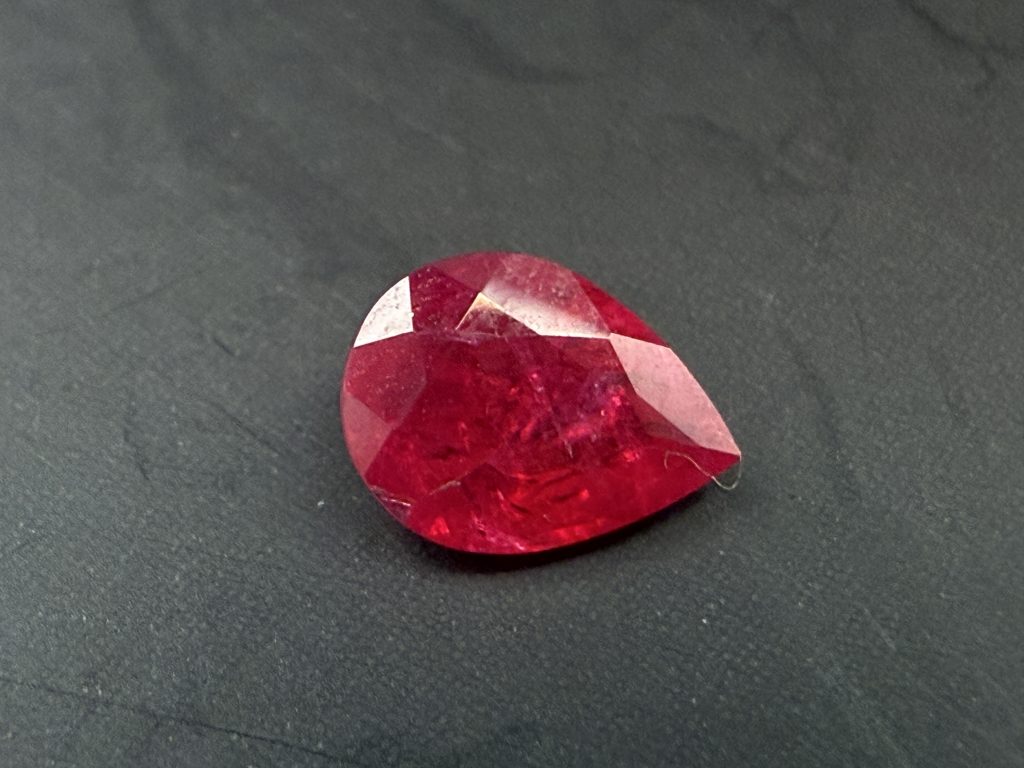Rubis Naturel sang de Pigeon (1,23ct)