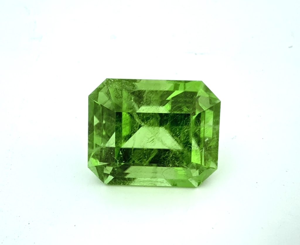 Peridot 21,5 ct