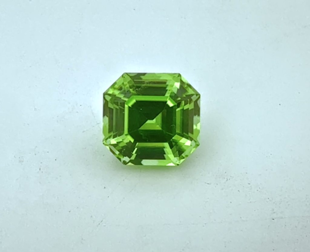 Peridot 6,015ct